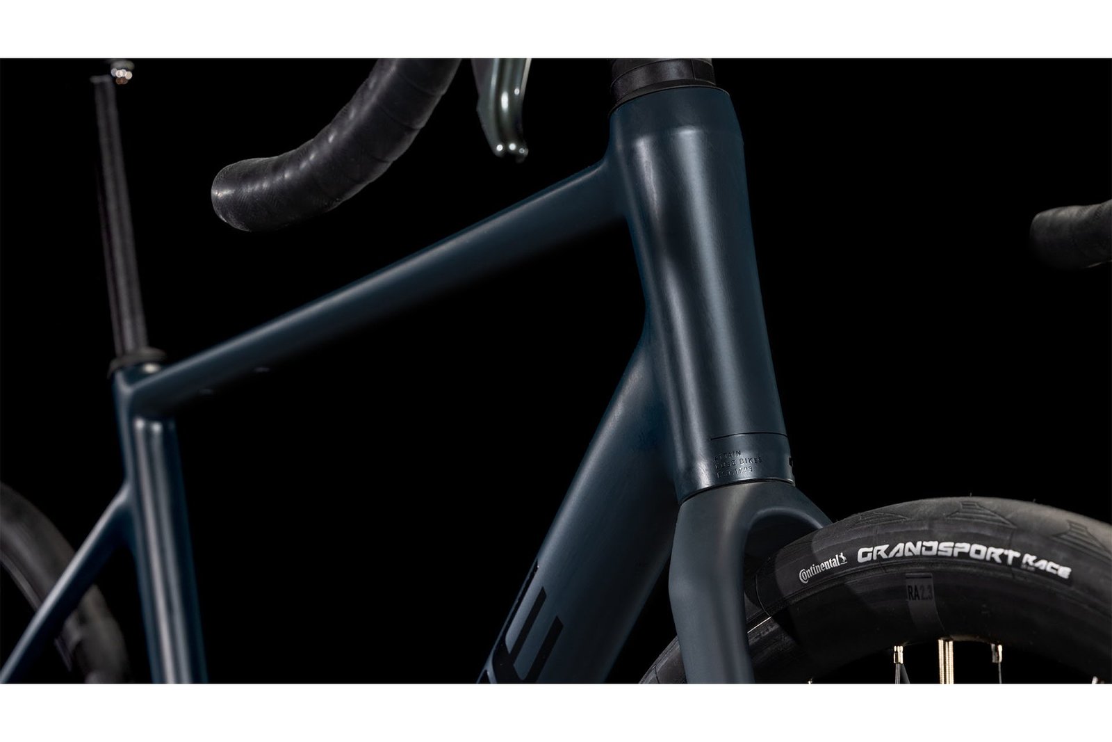 Cube Attain Race – 28 Zoll – Diamant – 2025